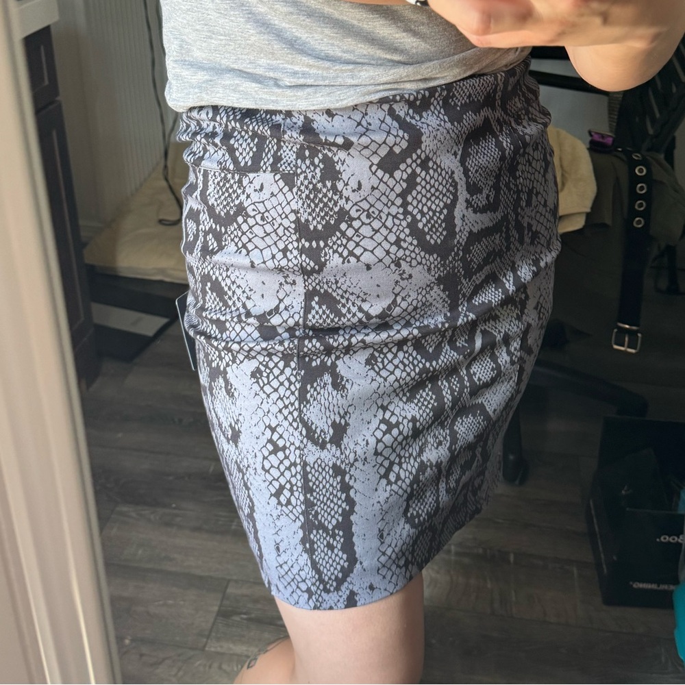 Lysse Charity Pencil Skirt NWT Snake Print M - Picture 7 of 8